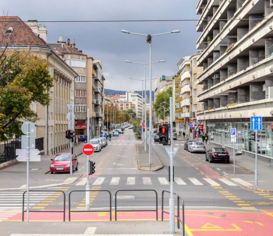 Fitch перед выборами в Венгрии ухудшил прогноз для рейтинга страны