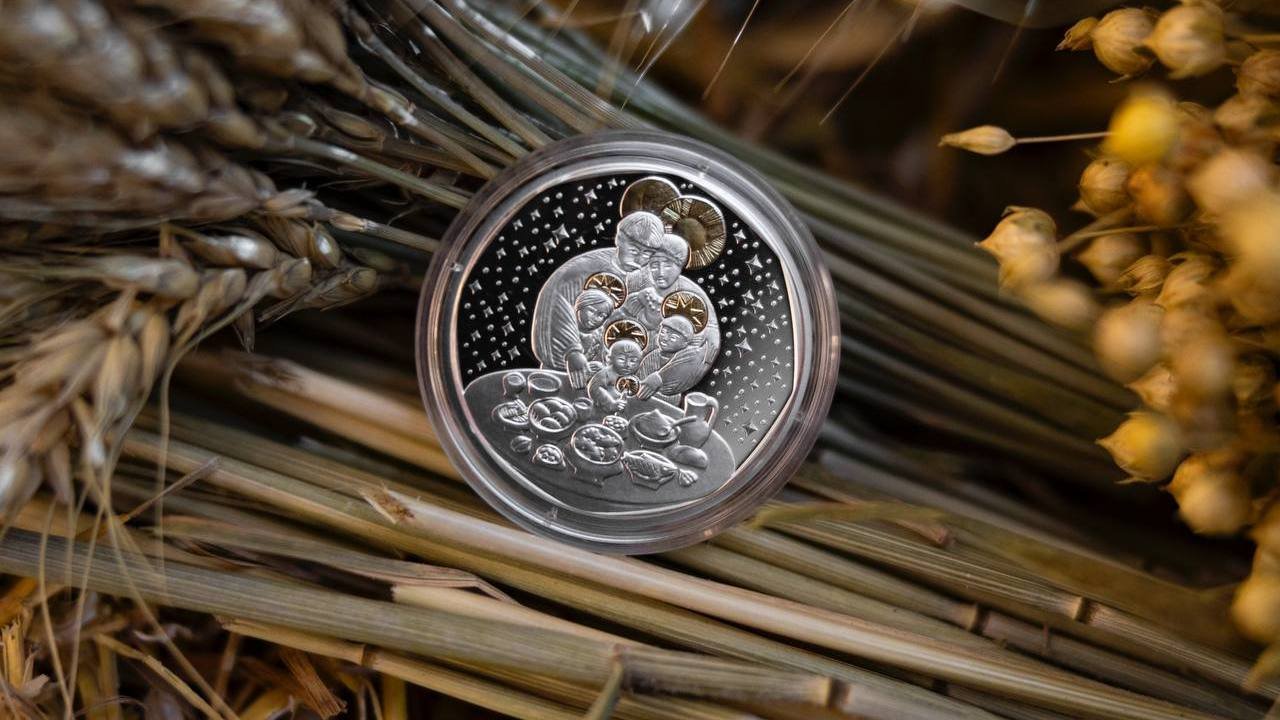 «Дух Рождества». НБУ выпустил новую памятную монету – фото