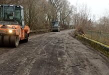 У Блистові на Чернігівщині відремонтували міст, у Семенівці засипали ями