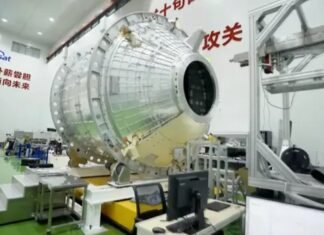 Китай показал новый космический корабль для полетов на станцию «Тяньгун» (видео)