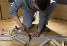 Под домом нашли «реку»: мужчина вскрыл пол и увидел воду под бетоном (фото)