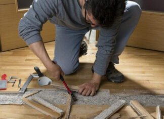 Под домом нашли «реку»: мужчина вскрыл пол и увидел воду под бетоном (фото)