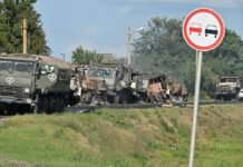 6 танков и квадроциклы: «азовцы» уничтожили механизированную колонну ВС РФ, которая штурмовала Доброполье (видео)