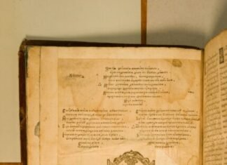 Книжка, якій понад 400 років, зберігається в Чернігівському історичному музеї (Фото)