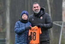 Здійснили дитячу мрію: син загиблого захисника з Чернігова побував на тренуванні ФК «Шахтар»