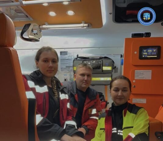 Вдавилася їжею та втратила свідомість: у Чернігові медики врятували 56-річну жінку