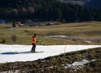 Горнолыжные курорты в Европе превращаются в «призраки»: снег там так и не выпал (видео)
