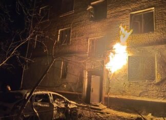 В Чернигове «шахед» взорвался возле многоэтажки: пылает газопровод (фото)