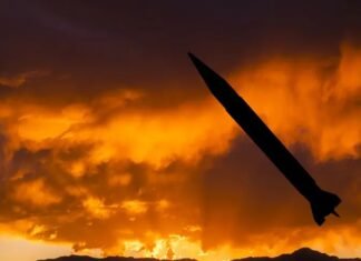 Россия бьет по Украине ракетами: «Калибры» и «Кинжалы» летят из Черного и Каспийского морей, детали