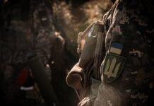 Украинцы больше всего доверяют ВСУ, ГСЧС и добровольцам, наибольшее недоверие к Верховной Раде, госаппарату и правительству