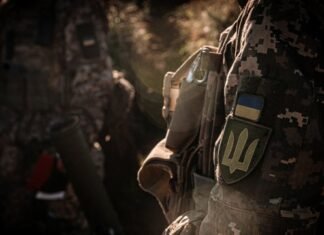 Украинцы больше всего доверяют ВСУ, ГСЧС и добровольцам, наибольшее недоверие к Верховной Раде, госаппарату и правительству