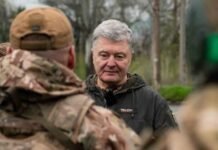 Порошенко поздравил ВСУ и призвал власти все возможные ресурсы направлять на нужды обороны