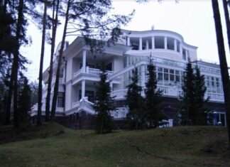 «Не слышали работы ПВО»: россияне опровергли фейк Кремля об атаке дронов на резиденцию Путина