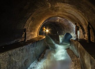 Под городом есть водопад: что происходит в недрах Львова (фото)