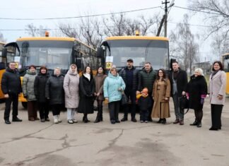 Шість нових шкільних автобусів вирушили в громади Чернігівщини