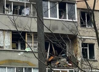 Госпіталізовано троє осіб: що відомо про стан поранених унаслідок влучання БпЛА у Чернігові