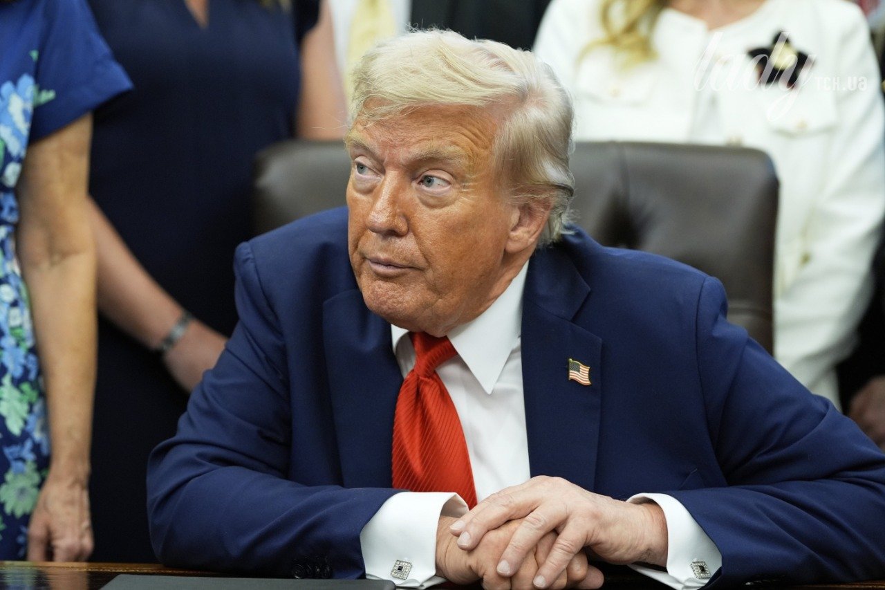 Компрессионные носки, проблемы со слухом и много аспирина: СМИ раскрыли состояние здоровья Трампа