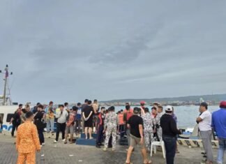 На борту находилось 350 человек: на Филиппинах перевернулся паром, много погибших и пропавших без вести (фото)