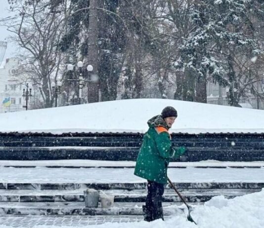 Залучено понад 70 осіб: чернігівські комунальники долають наслідки негоди