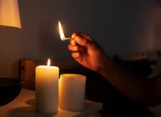 Графики отключений света на 27 января: кто будет сидеть без электроэнергии более 18 часов