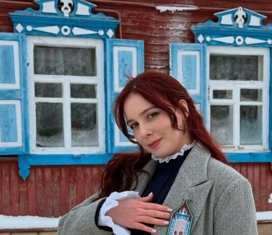 Дерев’яна архітектура Чернігова ожила в котильонах харківської майстрині