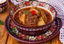 Суботній рецепт: ароматний бограч у казані