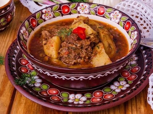 Суботній рецепт: ароматний бограч у казані