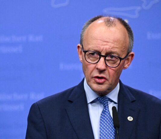 Німецький канцлер Мерц закликає Європу до конкуренції на тлі рекордно слабкого долара