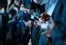 Українці в ЄС тепер можуть користуватися мобільним зв'язком та інтернетом за "домашніми" тарифами: про що йдеться