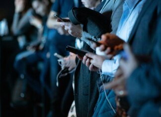 Українці в ЄС тепер можуть користуватися мобільним зв'язком та інтернетом за "домашніми" тарифами: про що йдеться