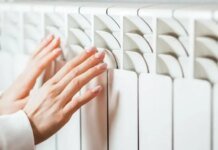 У Києві зливали воду з будинків після атаки рф, але це стандартний захід і не означає тривалу відсутність тепла — КМДА