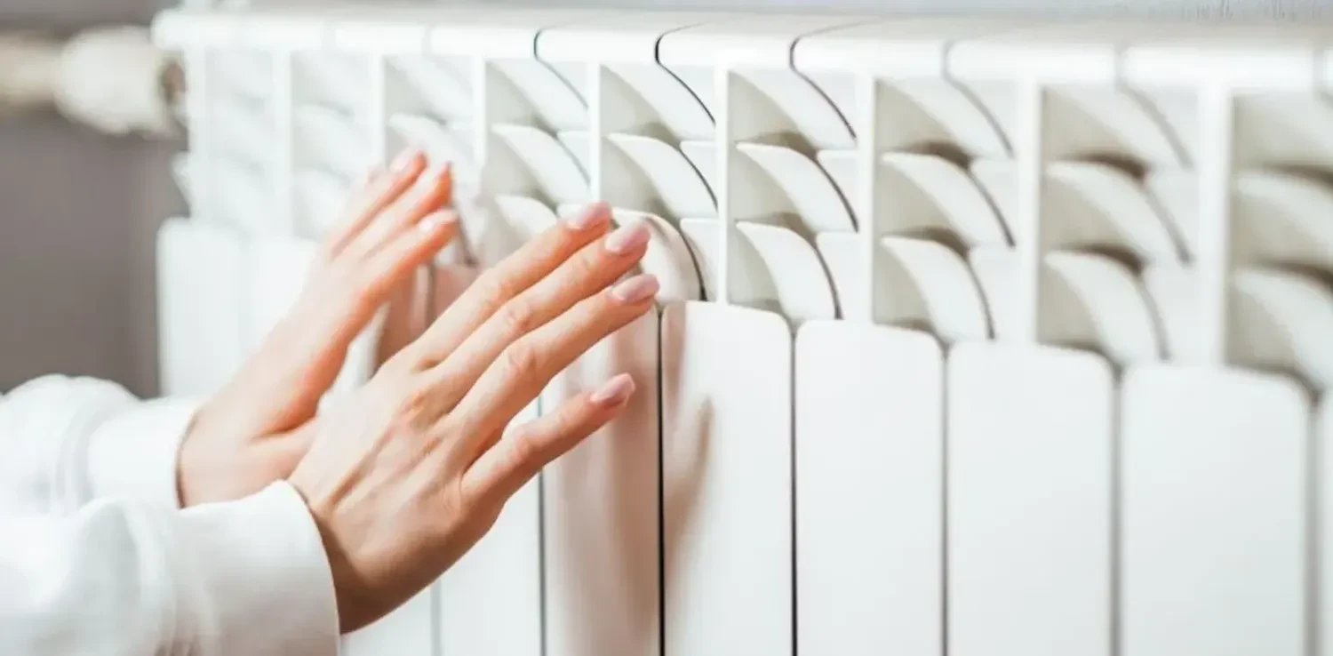 У Києві зливали воду з будинків після атаки рф, але це стандартний захід і не означає тривалу відсутність тепла — КМДА