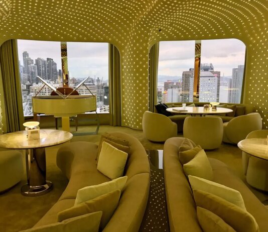 Peridot: У Гонконгу відкрили «неоново-зелений» бар з Instagram-коктейлями та панорамним видом