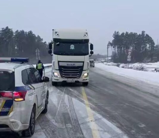 На Житомирщині ускладнено рух на трасі Київ-Чоп через ДТП: деталі