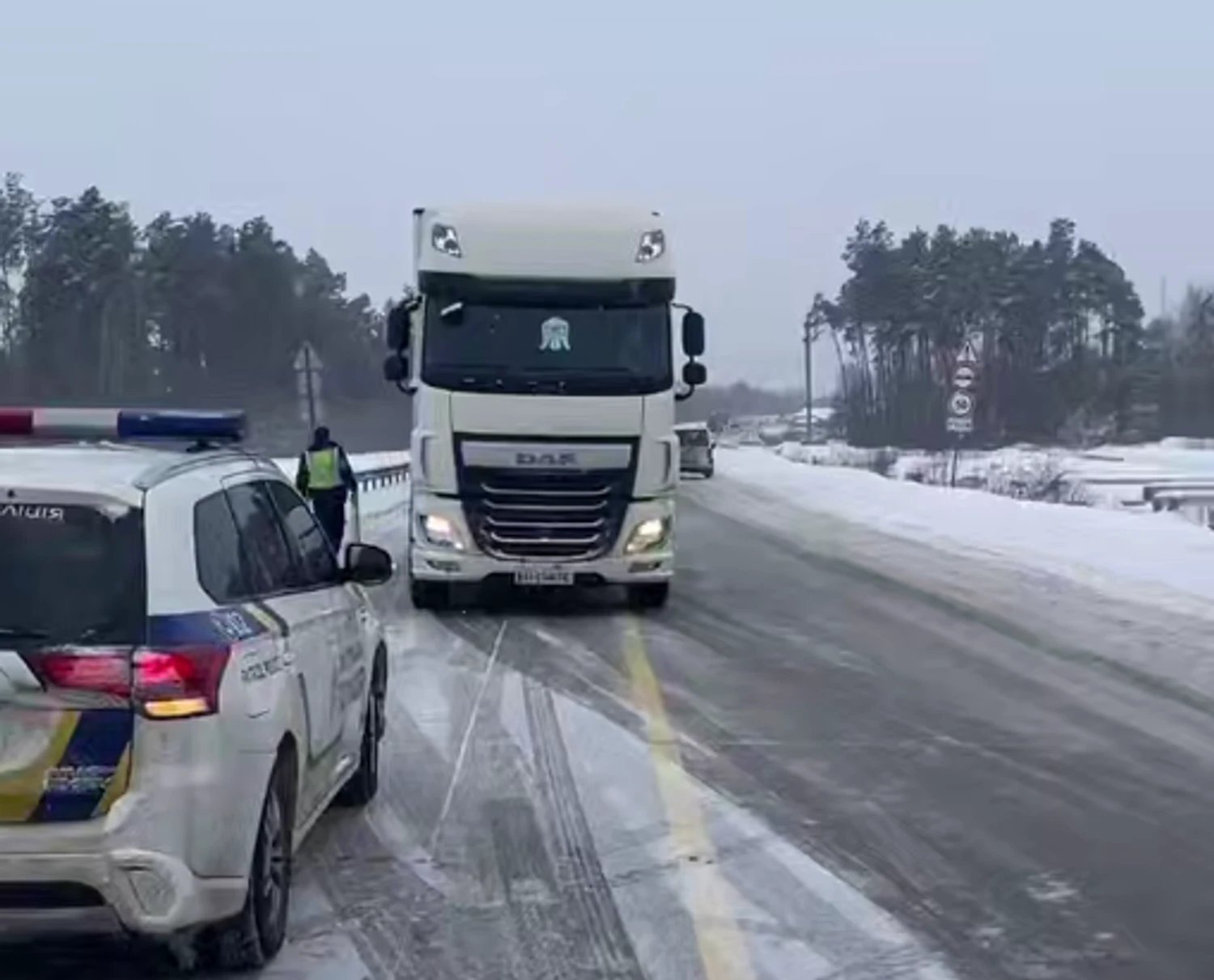 На Житомирщині ускладнено рух на трасі Київ-Чоп через ДТП: деталі