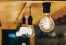 У всіх регіонах України 28 січня діятимуть графіки погодинних відключень світла