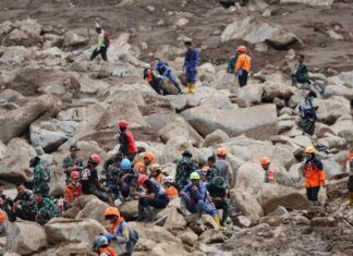 Кількість жертв зсуву ґрунту в Індонезії зросла до 49 осіб