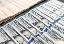 Официальный курс доллара впервые превысил 43 грн