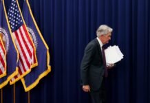 Глава Федрезерва публично обвинил администрацию Трампа в политическом давлении – видео