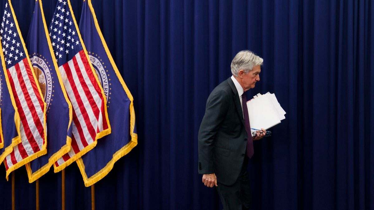 Глава Федрезерва публично обвинил администрацию Трампа в политическом давлении – видео