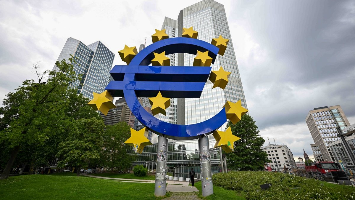 Глава Нацбанка Австрии: ЕЦБ придется реагировать, если евро продолжит дорожать