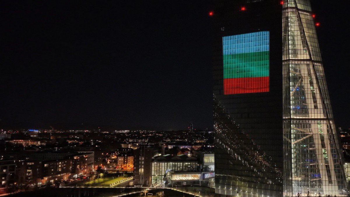 Болгария с 1 января перешла на евро: еврозона увеличилась до 21 страны