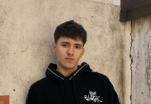 20-летний украинский певец показался на костылях: он перенес операцию (фото)