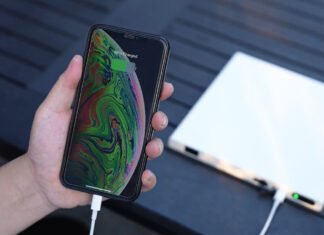 Самый тонкий в мире: представлен необычный повербанк Nomad N (фото)