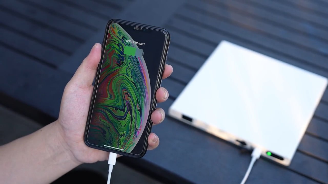 Самый тонкий в мире: представлен необычный повербанк Nomad N (фото)