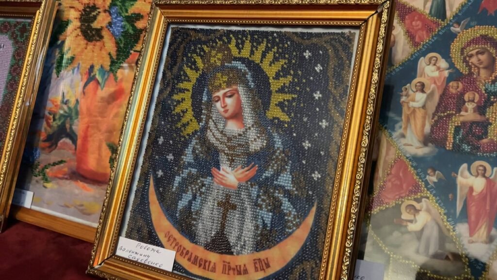 «Не знаю, чого я не вмію»: про вишиті картини та волонтерство Валентини Садовенко з Чернігівщини