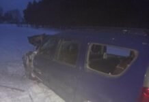 Зайнялася пожежа: на Чернігівщині ворог посеред вулиці атакував автівку (Фото)