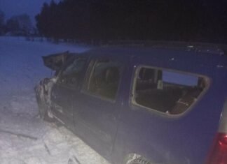 Зайнялася пожежа: на Чернігівщині ворог посеред вулиці атакував автівку (Фото)