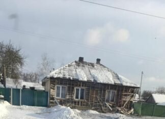 Пошкоджено будинки, автівки та лісовоз: ворог 40 разів обстрілював Чернігівщину