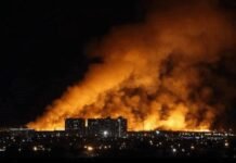 Массированная атака РФ на Киев: районы погружаются в темноту, начались проблемы с водой (видео)